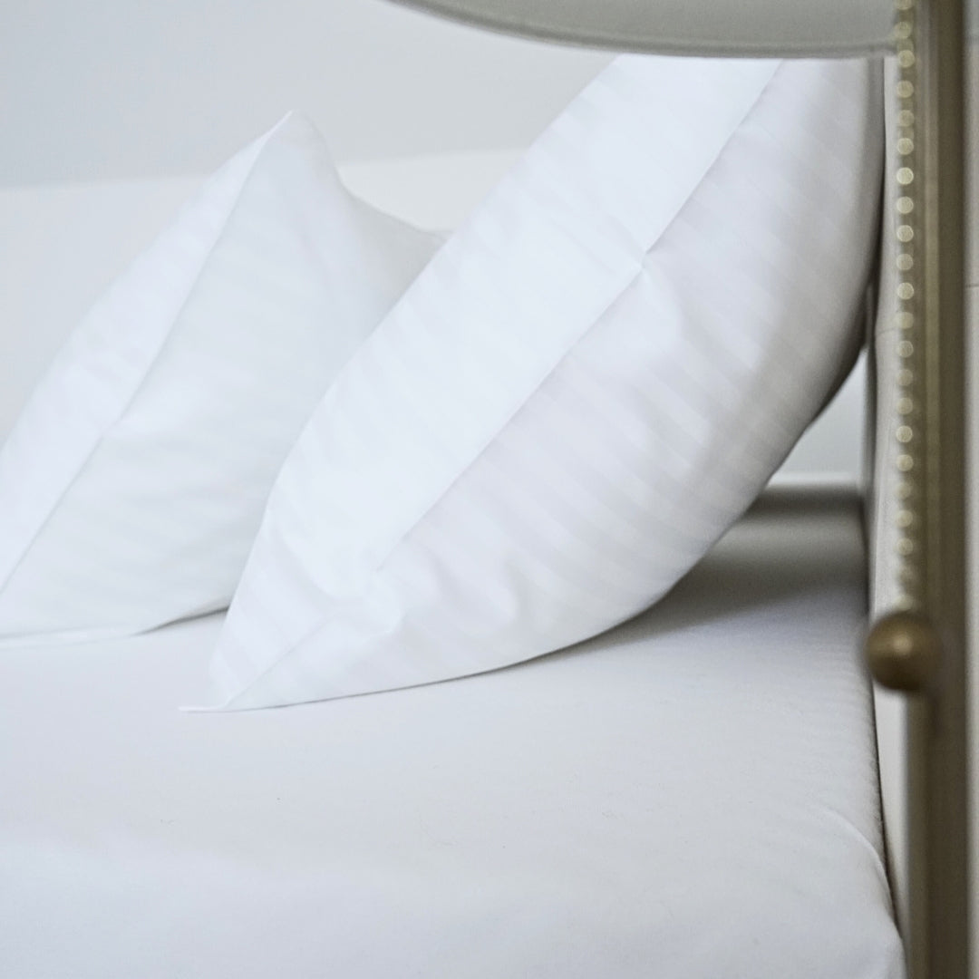 Hotel damaszt 1 cm csíkos ágyneműhuzat garnitúra 100% pamut - áthajtós - 3 db-os szett - 140 gr/m2 - csomagos