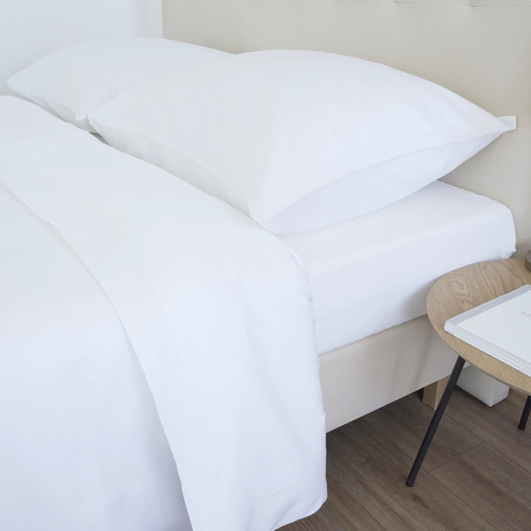 Fehér szatén ágyneműhuzat garnitúra 100% pamut - cipzáras - 2 db-os szett - 130 g/m2