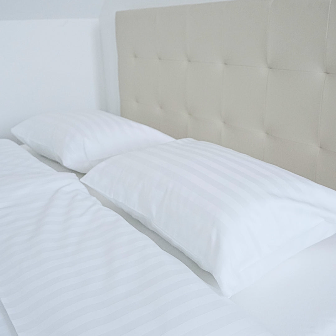 Hotel szatén 2 cm csíkos ágyneműhuzat - 50% Pamut - 50% PE - áthajtós - 2 db-os szett - 140 gr/m2 - csomagos