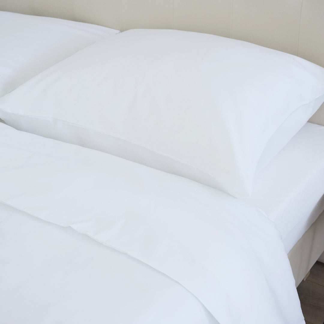 Fehér szatén ágyneműhuzat garnitúra 100% pamut - cipzáras - 2 db-os szett - 130 g/m2