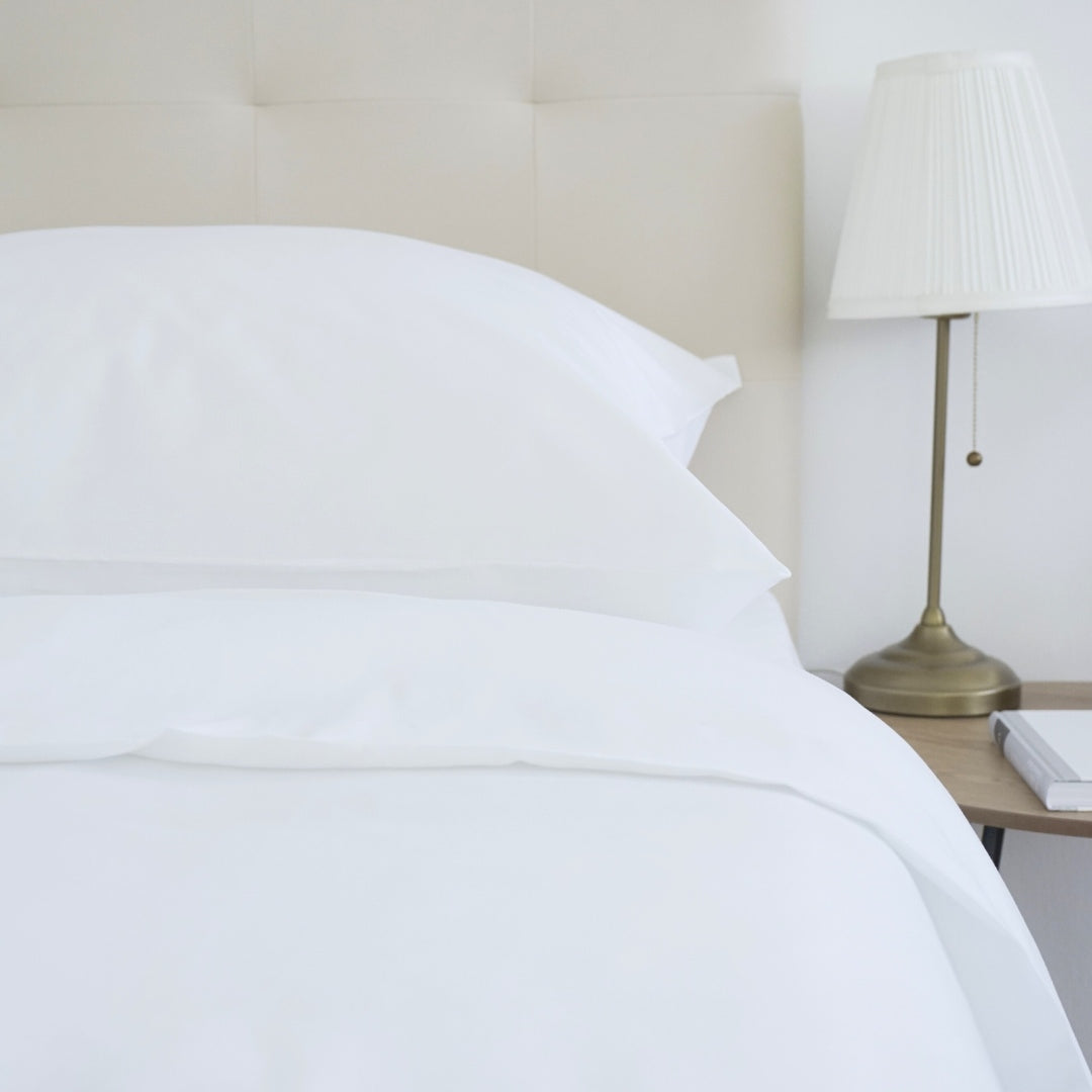 Fehér szatén ágyneműhuzat garnitúra 100% pamut - cipzáras - 2 db-os szett - 130 g/m2