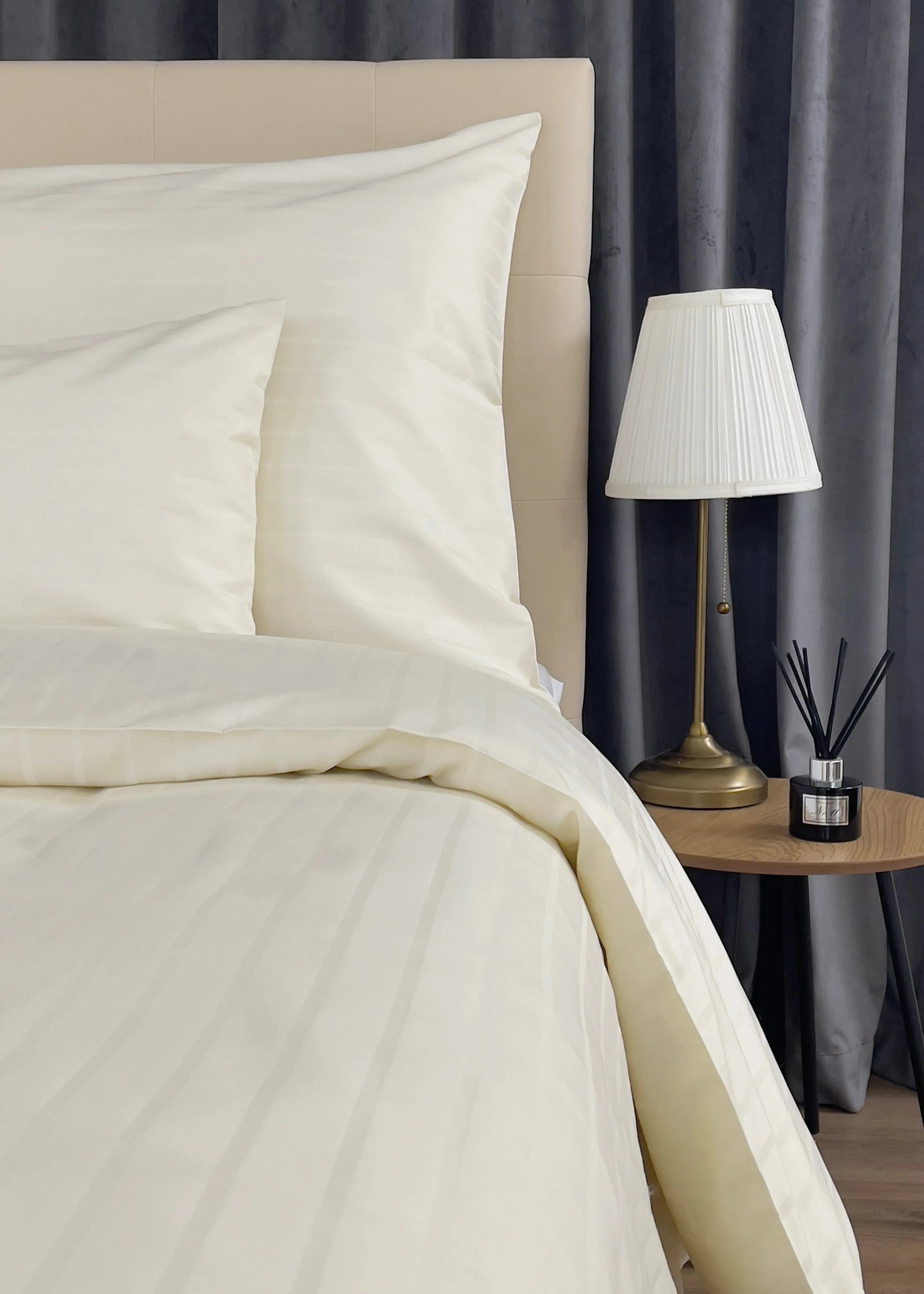 Champagnerfarbenes Hotel-Bettlakenset mit Streifen – 80 % Baumwolle – 20 % PE – Spannbettlaken – 3er-Set – 150 g/m² – verpackt