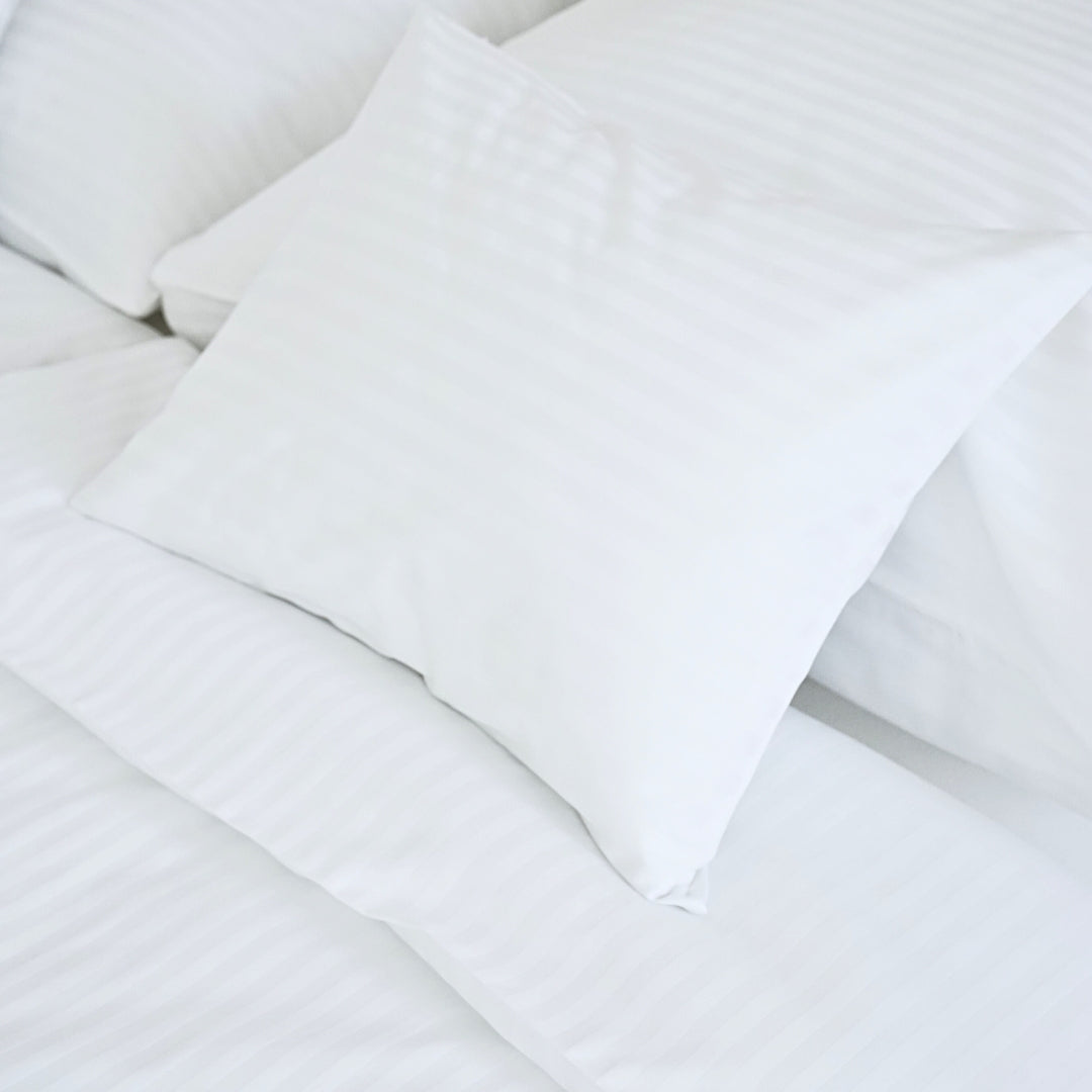 Hotel damaszt 1 cm csíkos ágyneműhuzat garnitúra 100% pamut - áthajtós - 3 db-os szett - 140 gr/m2 - csomagos