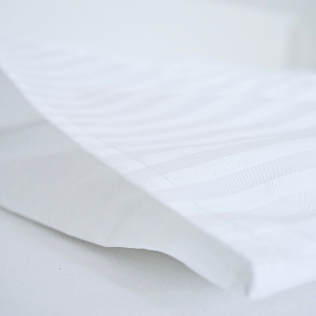 Hotel damaszt 1 cm csíkos ágyneműhuzat garnitúra 100% pamut - áthajtós - 3 db-os szett - 140 gr/m2 - csomagos