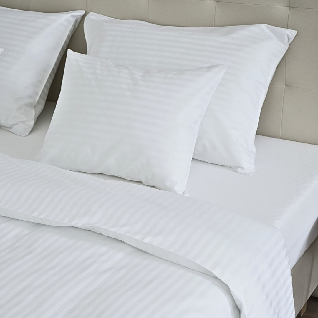 Hotel damaszt 1 cm csíkos ágyneműhuzat garnitúra 100% pamut - áthajtós - 3 db-os szett - 140 gr/m2 - csomagos