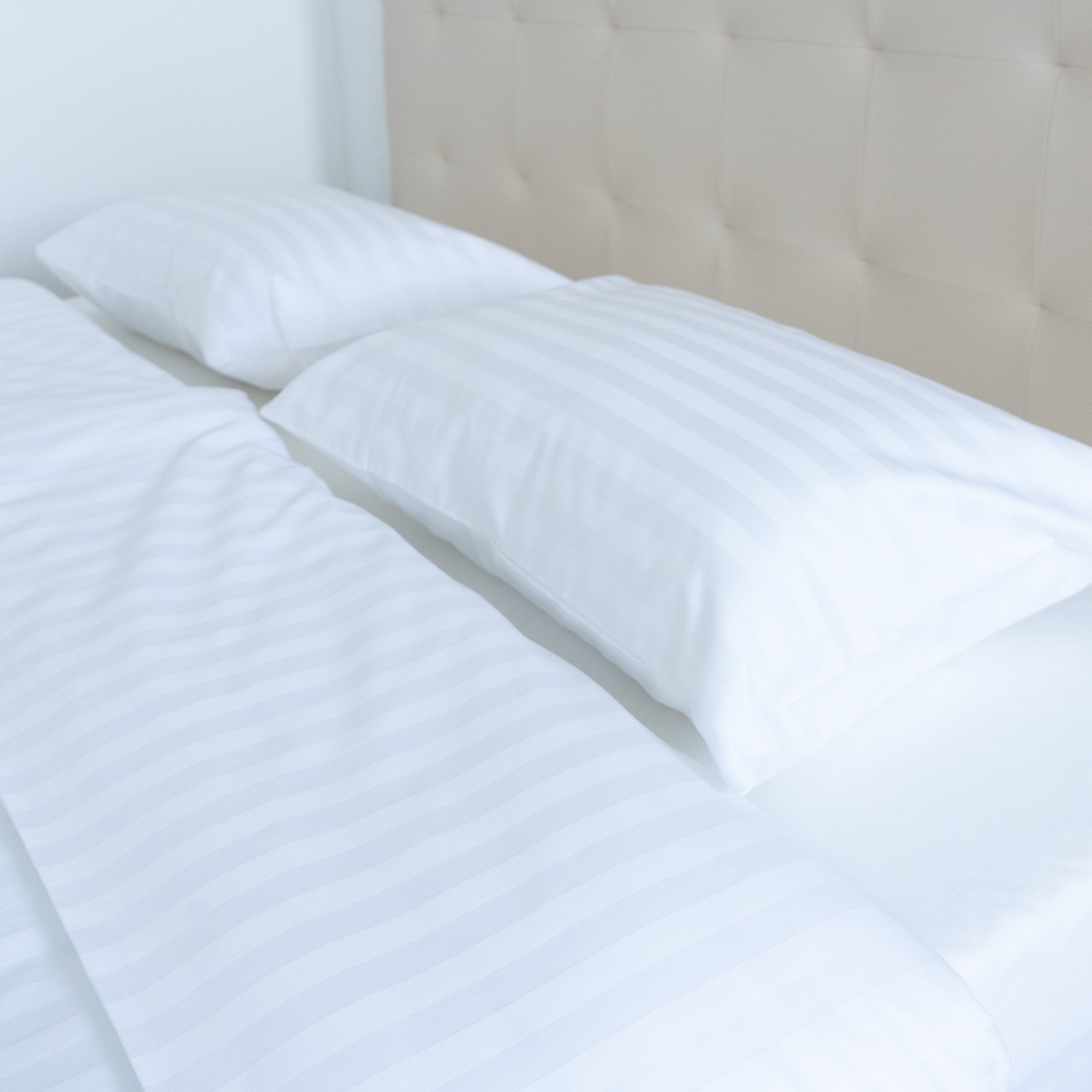 Hotel damaszt 1 cm csíkos ágyneműhuzat garnitúra 100% pamut - áthajtós - 3 db-os szett - 140 gr/m2
