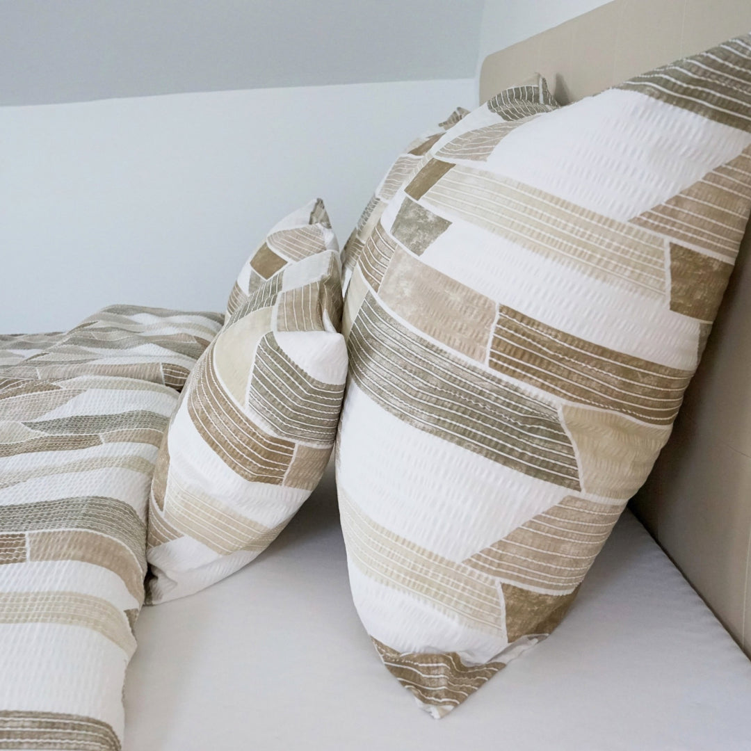 Krepp párnahuzat - Barna mintás