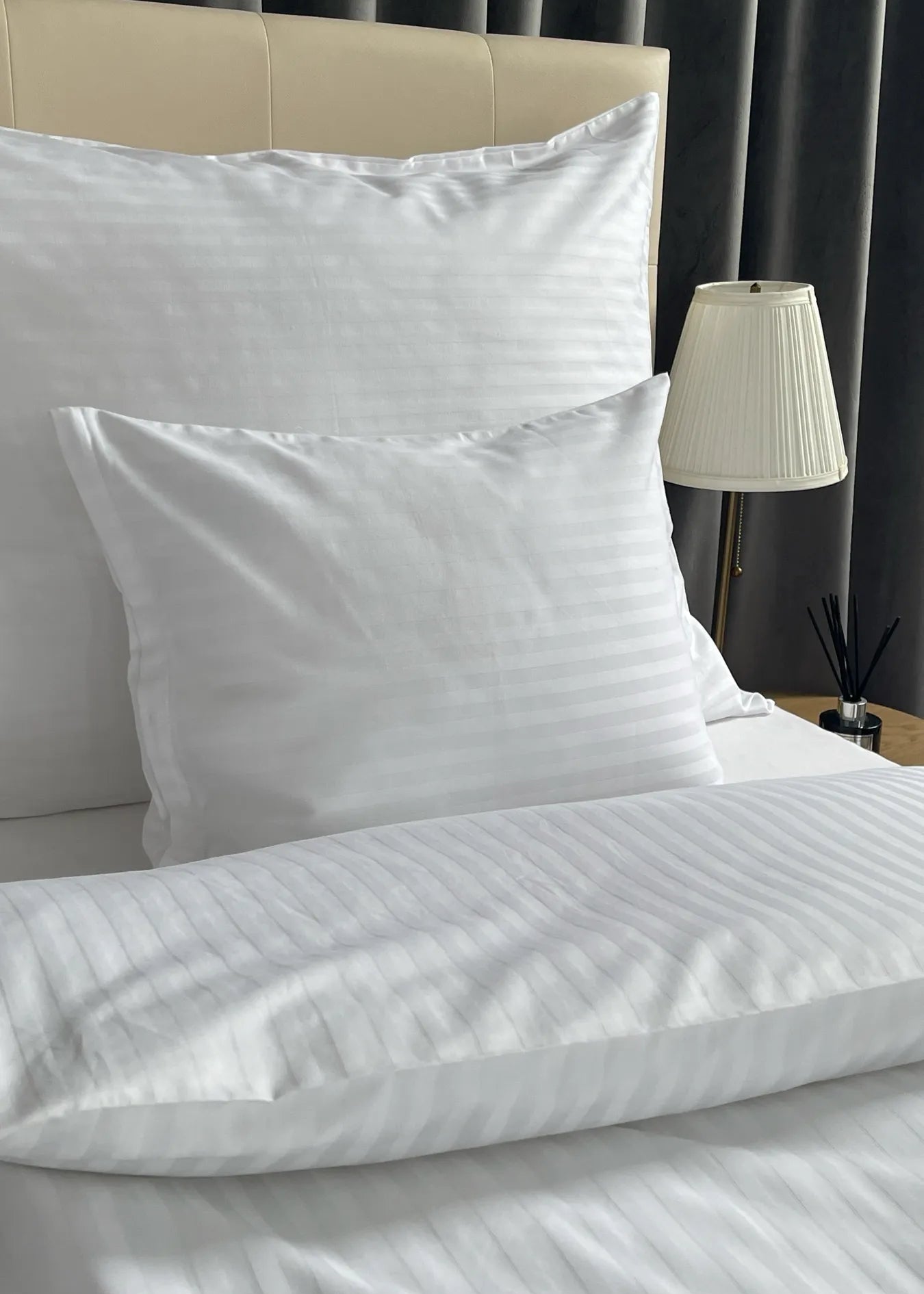 Hotel damaszt 1 cm csíkos ágyneműhuzat garnitúra 100% pamut - szettek - 140 gr/m2