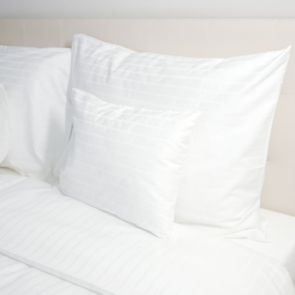 Hotel-Kissenbezug mit Streifen – 80 % Baumwolle – 20 % PE – umklappbar – 155 g/m2 – verpackt