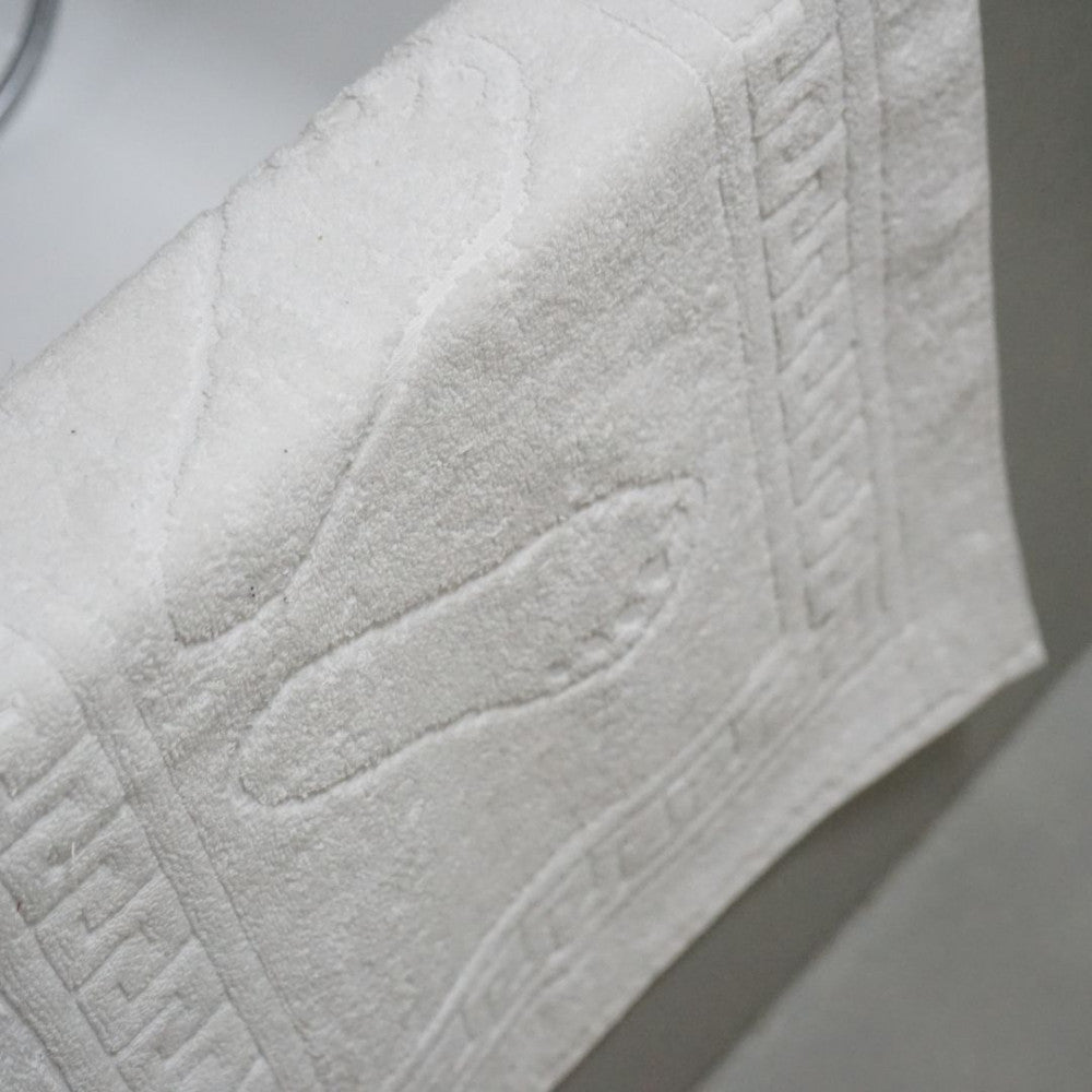 Kádkilépő - fehér tappancsos - 600 gr/m2