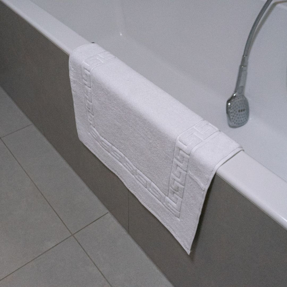 Kádkilépő - fehér keretes - 700 gr/m2