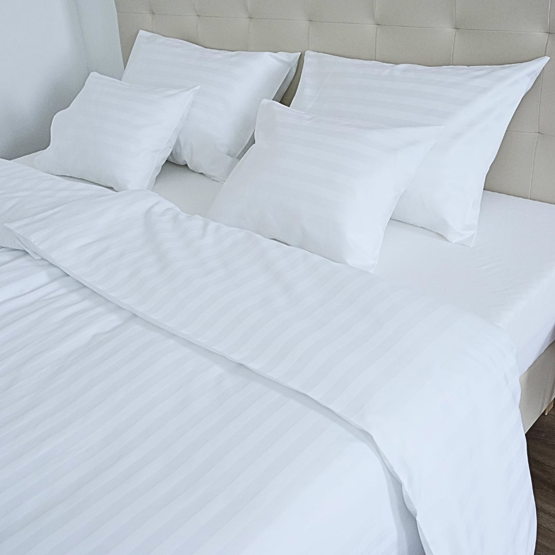 Hotel-Satin-Bettlakenset für Doppelbetten, 2 cm gestreift, 50 % Baumwolle, 50 % PE, zum Umklappen, 5 Stück, 140 g/m², verpackt