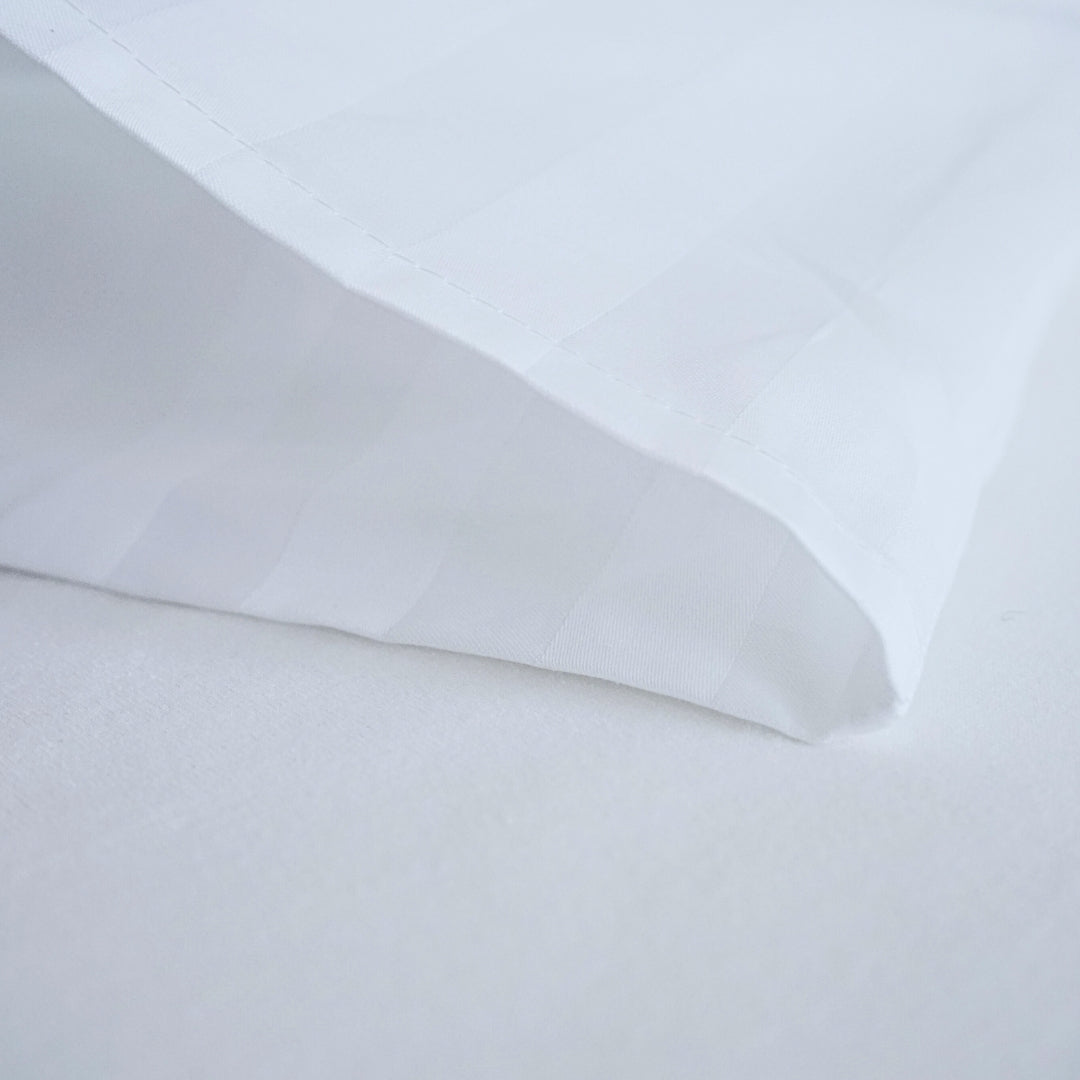 Hotel-Satin-Bettlaken mit 2 cm Streifen – 80 % Baumwolle – 20 % PE – zum Umklappen – 3er-Set – 150 g/m² – verpackt