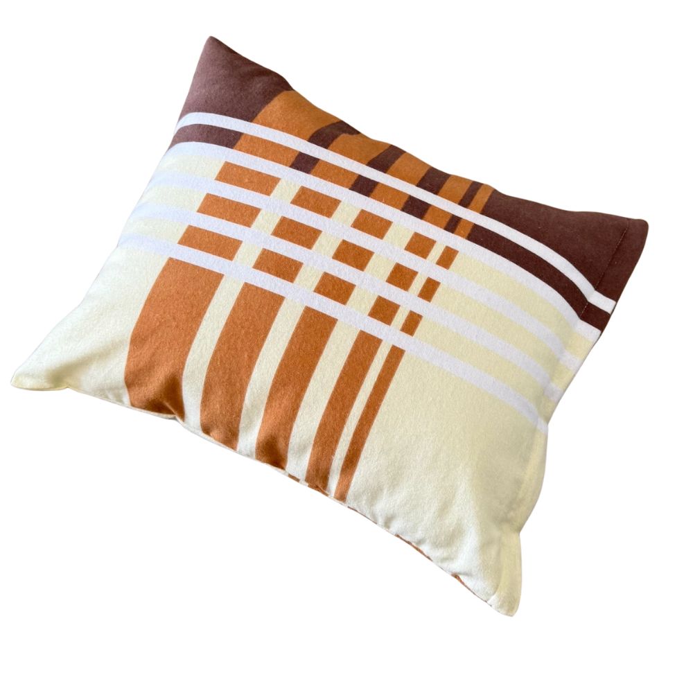 Cappuccino Stripe flanel párnahuzat – modern elegancia földszínekben