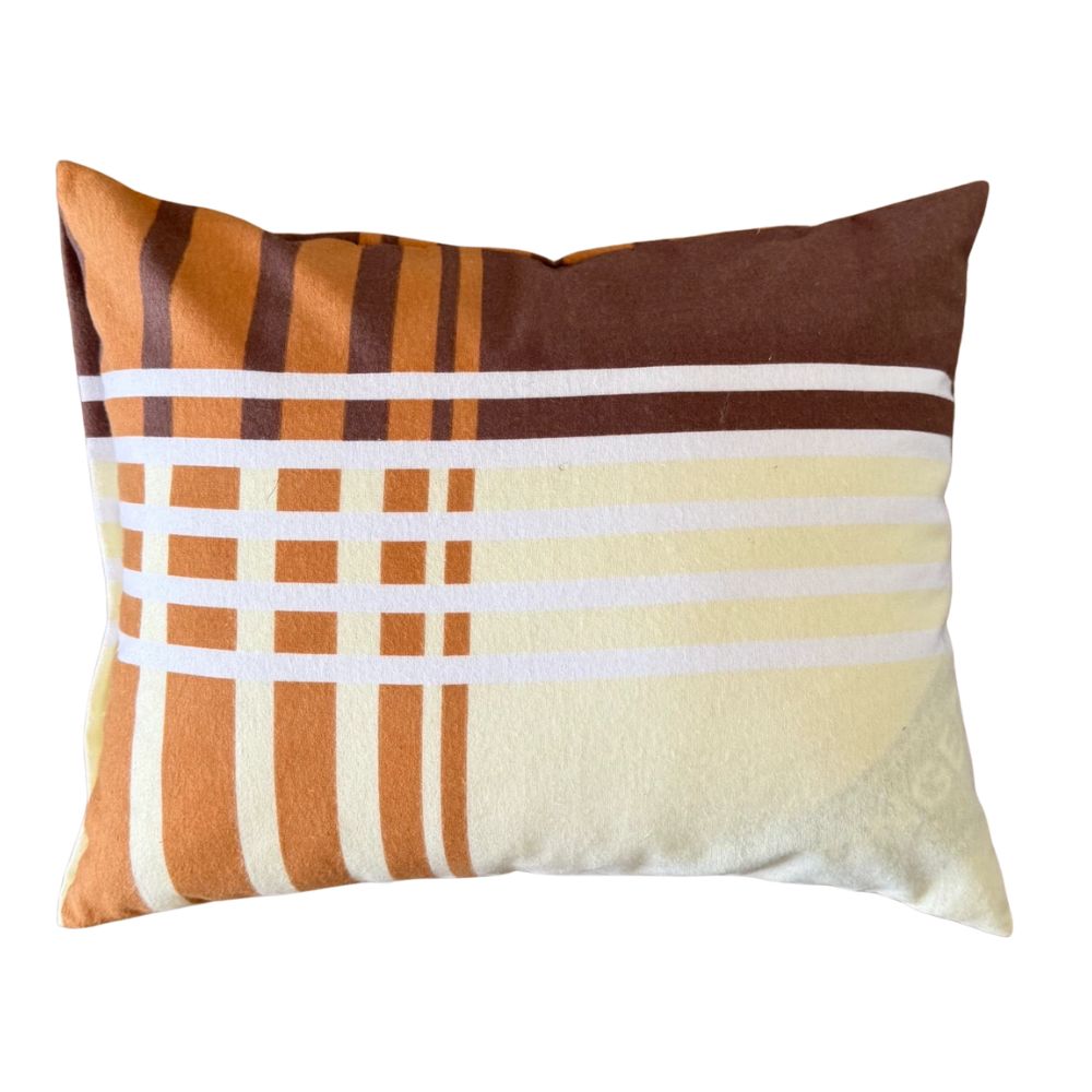 Cappuccino Stripe flanel párnahuzat – modern elegancia földszínekben