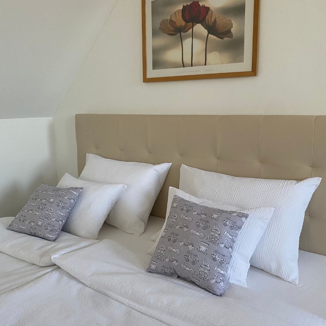 Gray car cushion - 40x40 cm