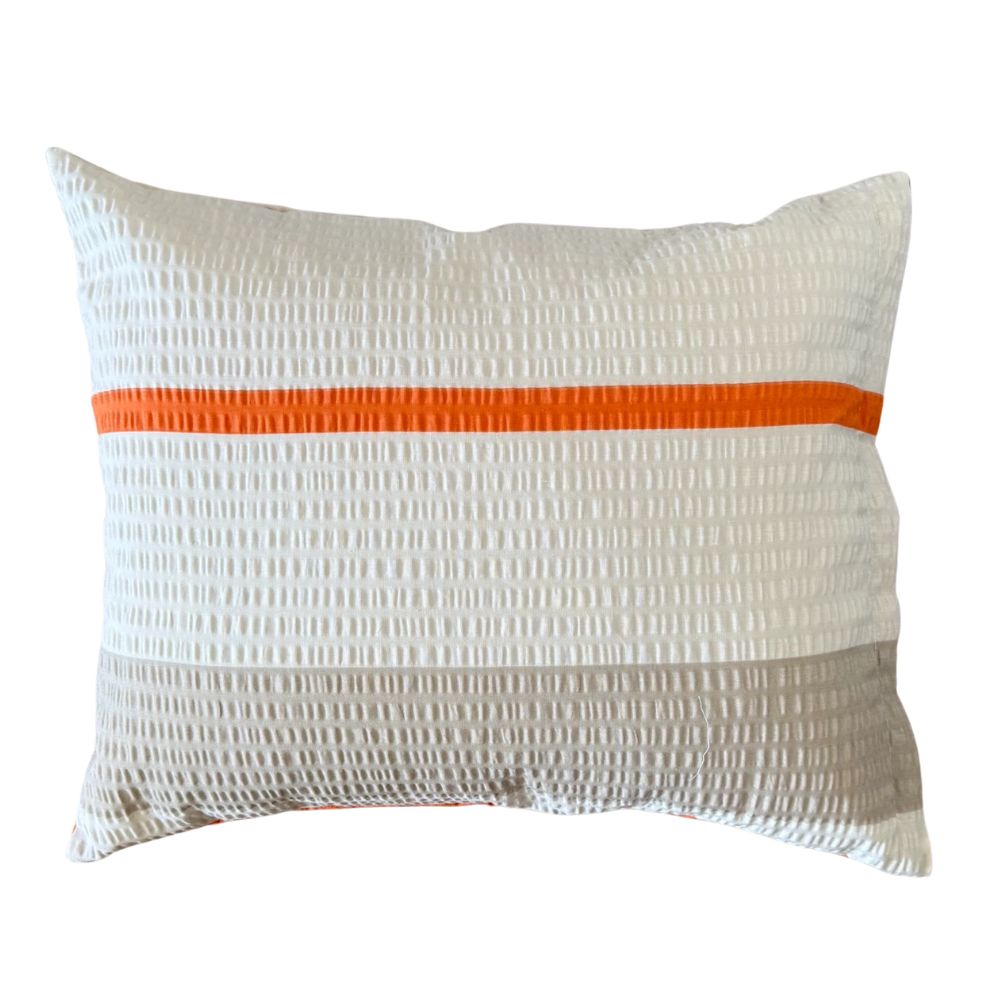 Sunset Stripe krepp kispárnahuzat – a naplemente meleg árnyalataival