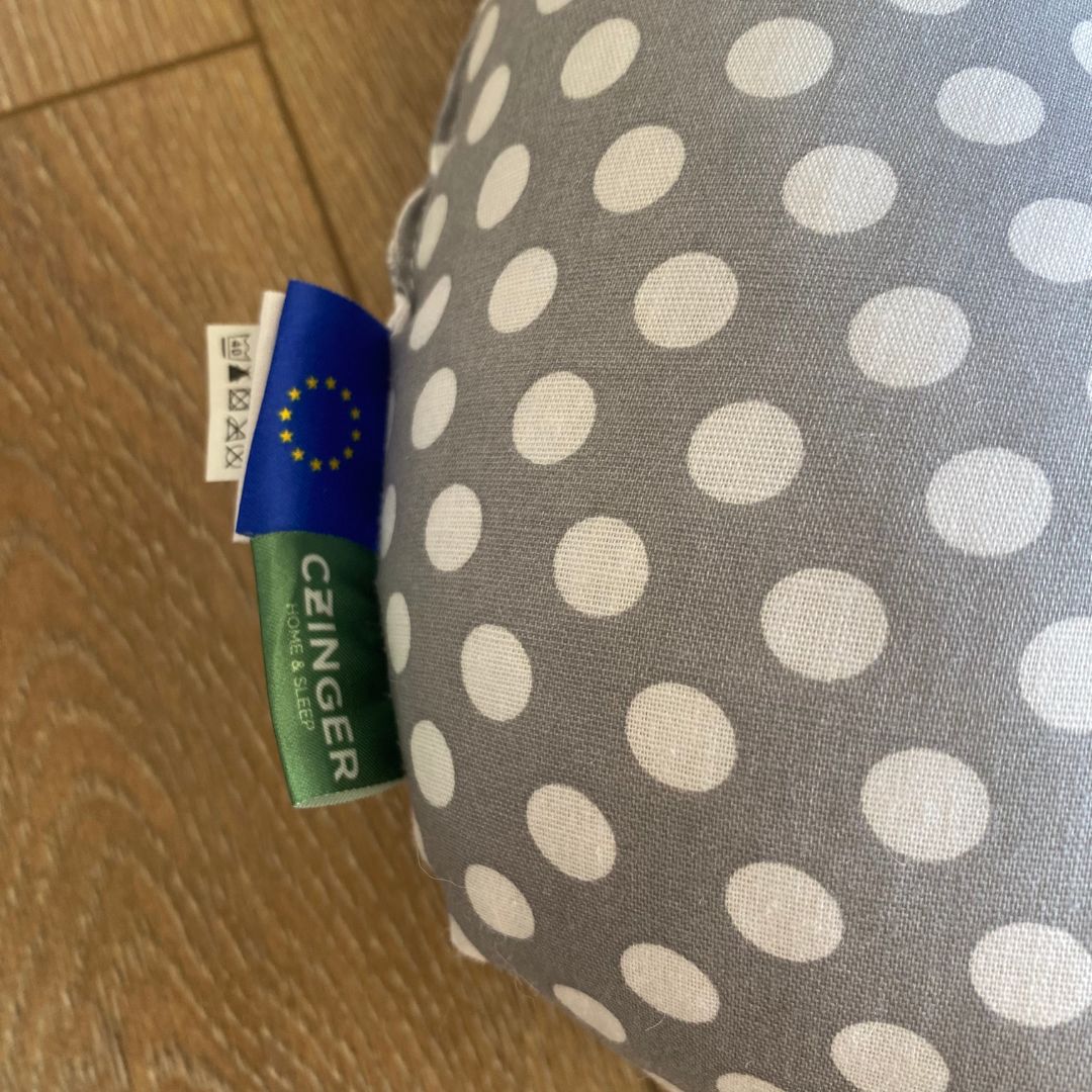Pamut szürke pöttyös nyakpárna cozy belebújós pléddel - szett