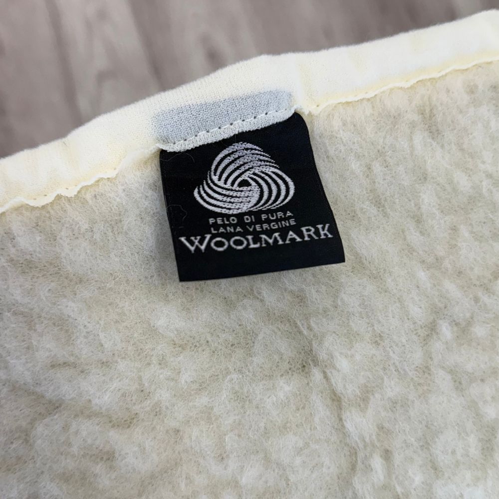 Double-sided grey checkered lambswool down blanket