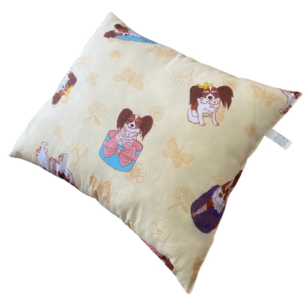 Beige lying dog cushion - 35x40 cm