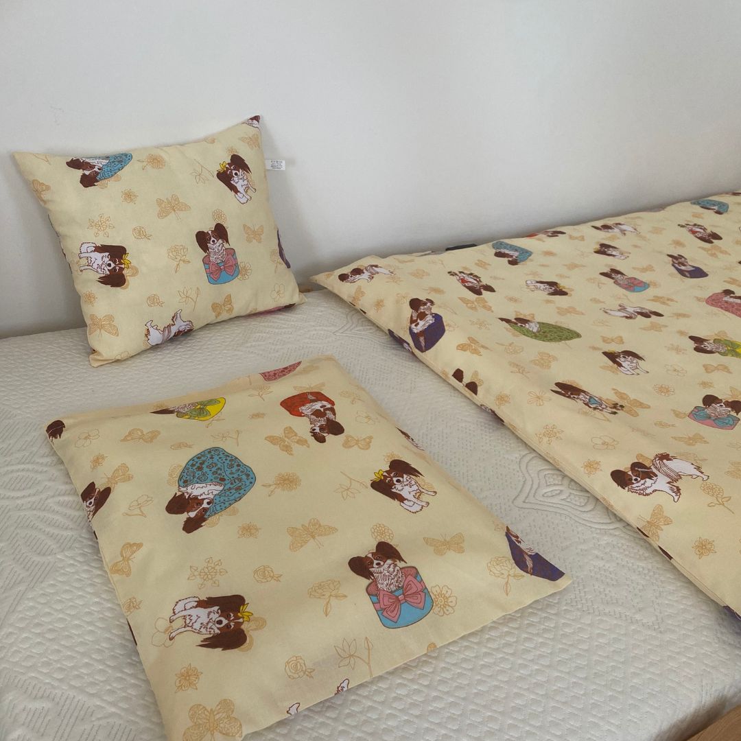 Beige lying dog cushion - 35x40 cm