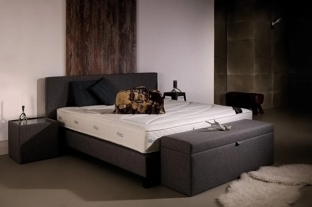 Hardbox bed