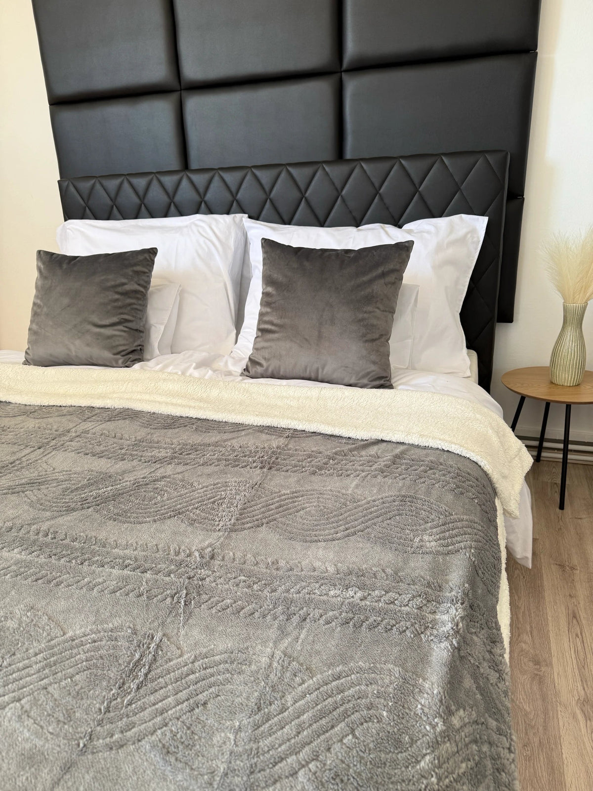 Mittelbraune, weiche Decke