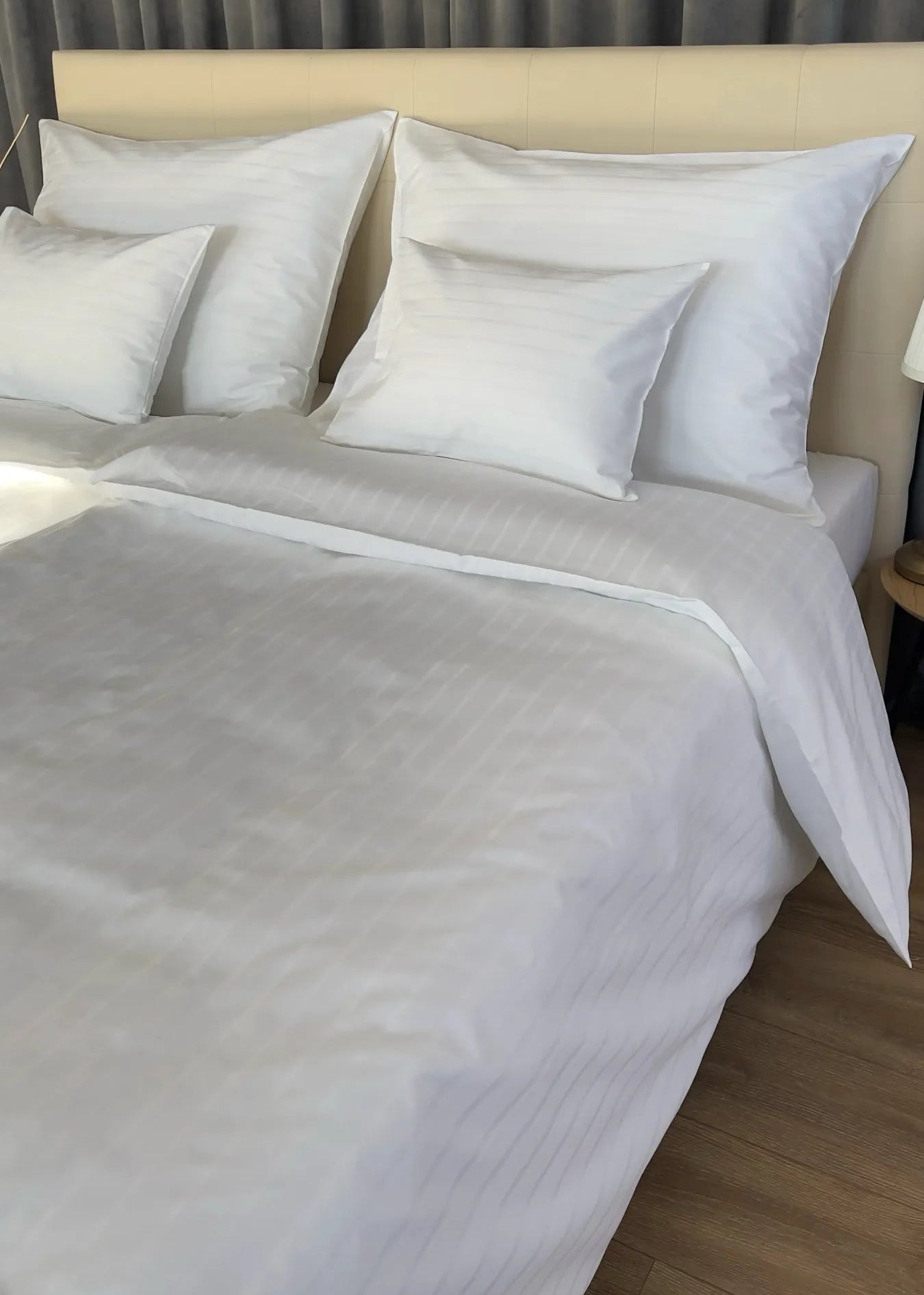 Hotel szatén csíkos ágyneműhuzat - 80% Pamut - 20% PE - áthajtós - 3 db-os szett - 150 gr/m2 - csomagos