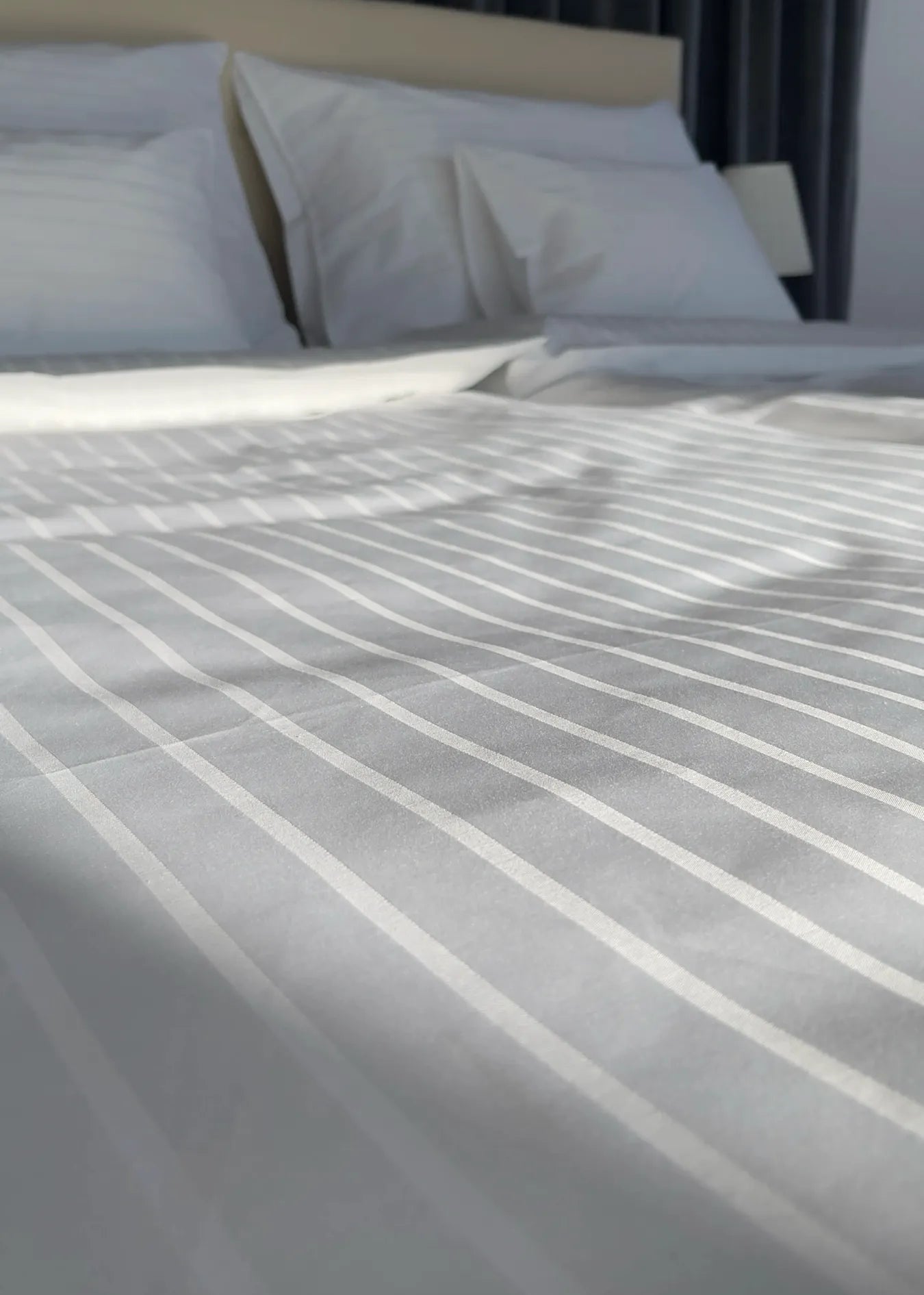 Hotel szatén csíkos ágyneműhuzat - 80% Pamut - 20% PE - áthajtós - 2 db-os szett - 150 gr/m2 - csomagos