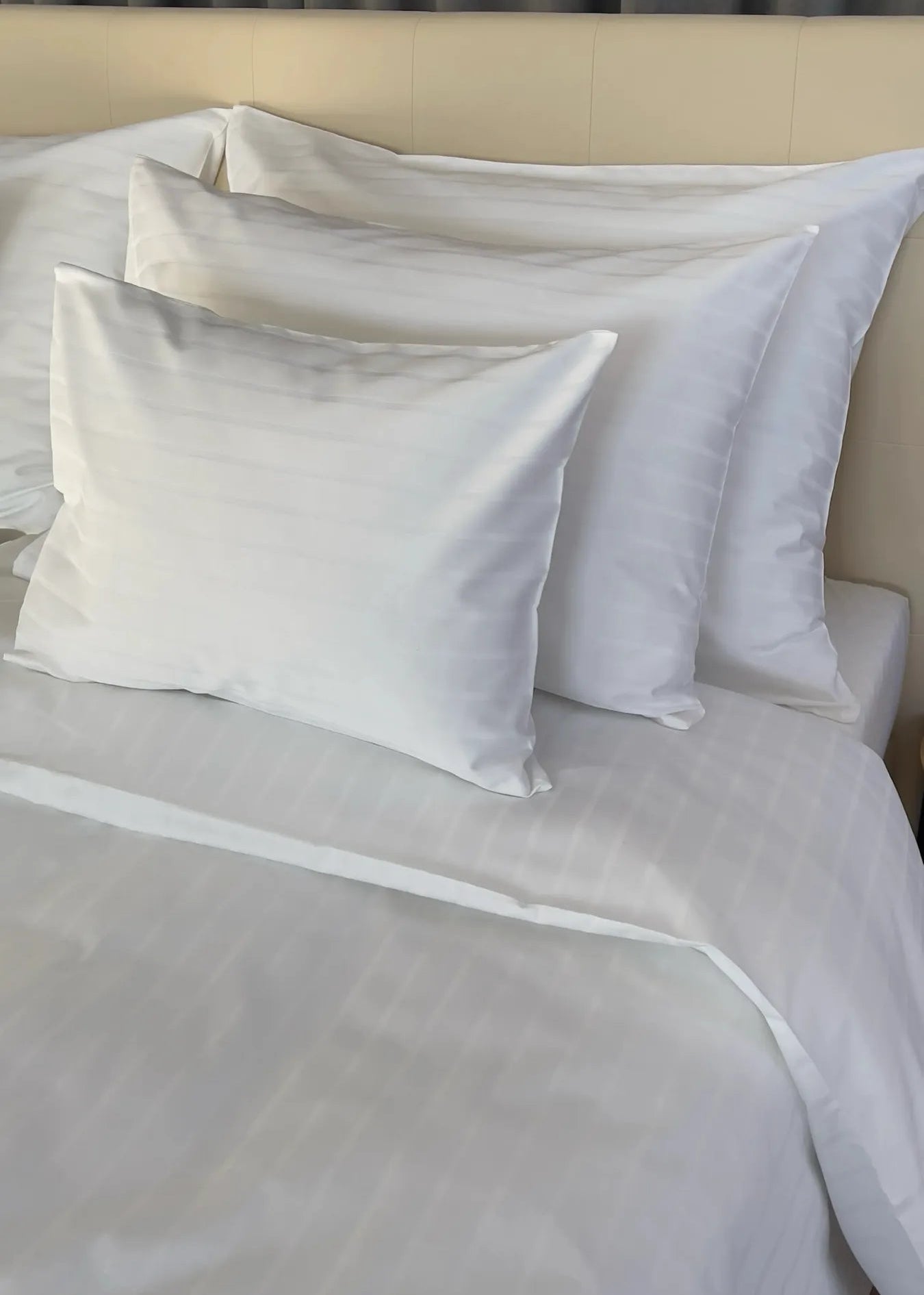 Hotel szatén csíkos ágyneműhuzat - 80% Pamut - 20% PE - áthajtós - 2 db-os szett - 150 gr/m2 - csomagos