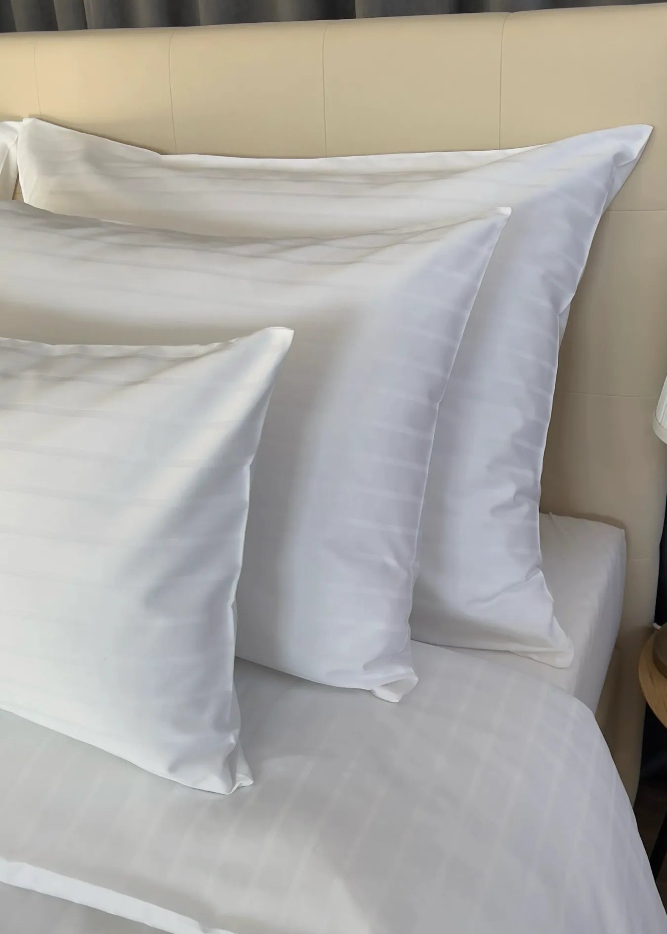 Hotel szatén csíkos ágyneműhuzat - 80% Pamut - 20% PE - áthajtós - 2 db-os szett - 150 gr/m2 - csomagos