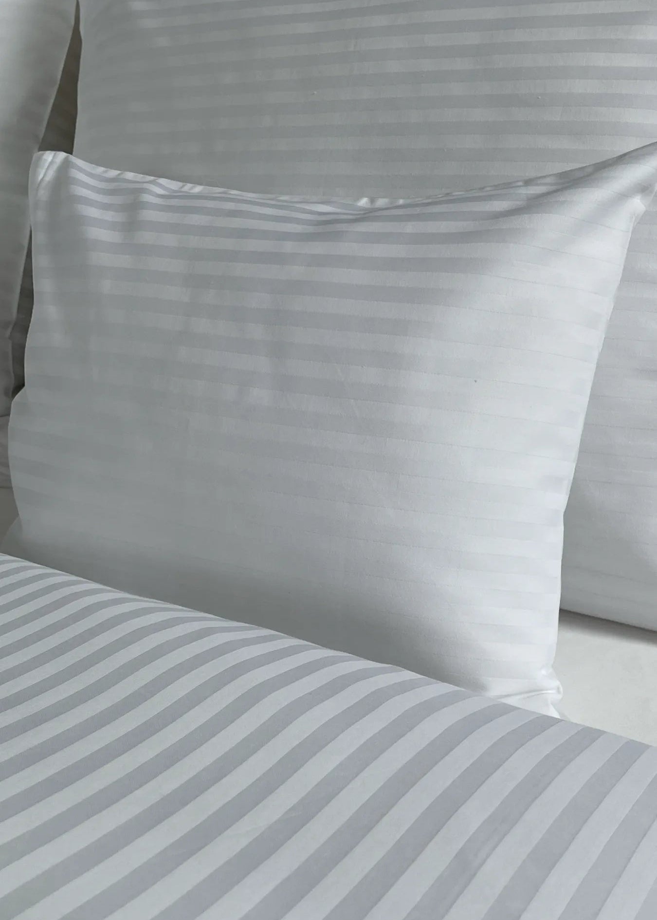 Hotel damaszt 1 cm csíkos ágyneműhuzat garnitúra 100% pamut - szettek - 140 gr/m2