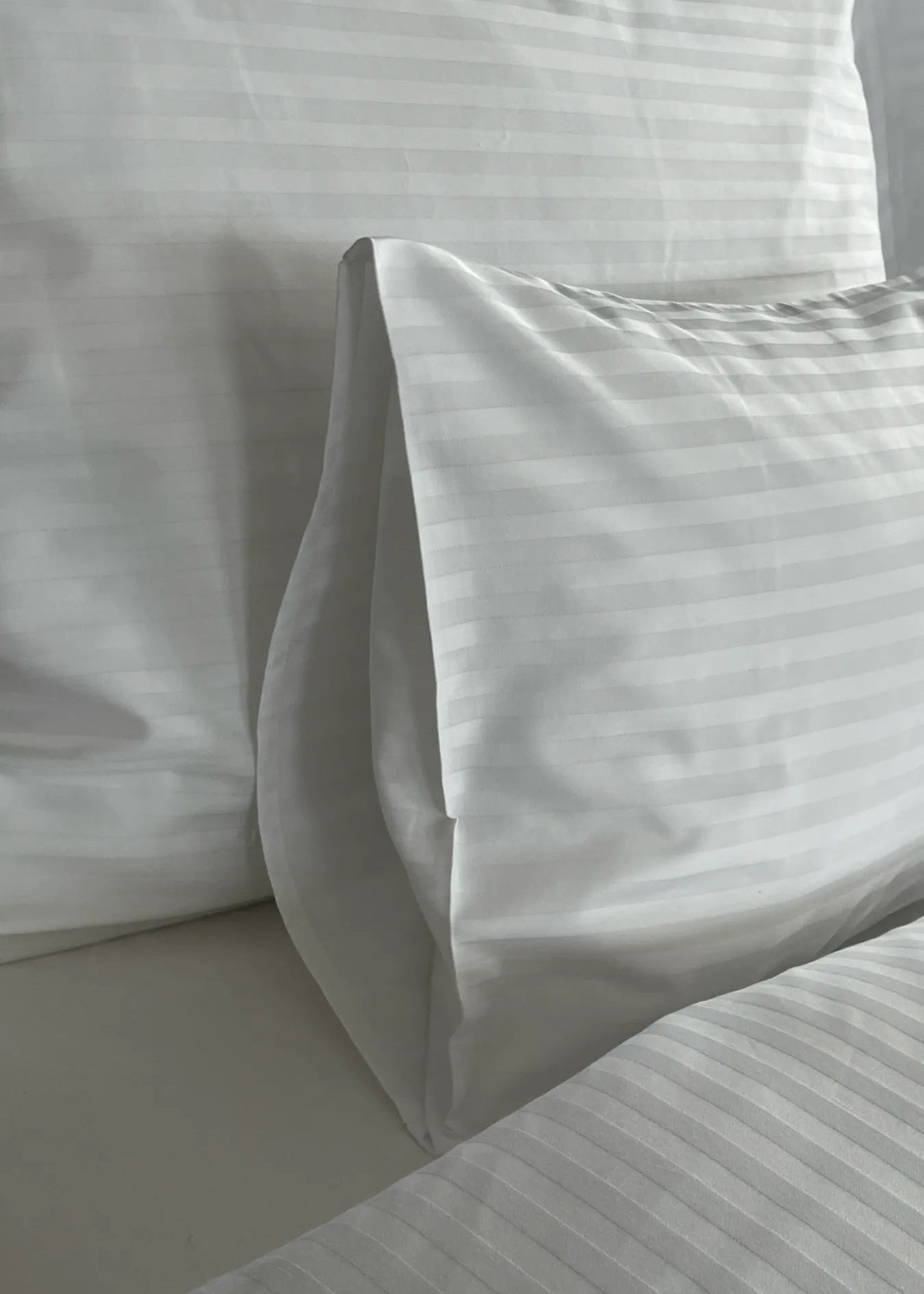 Hotel damaszt 1 cm csíkos ágyneműhuzat garnitúra 100% pamut - szettek - 140 gr/m2