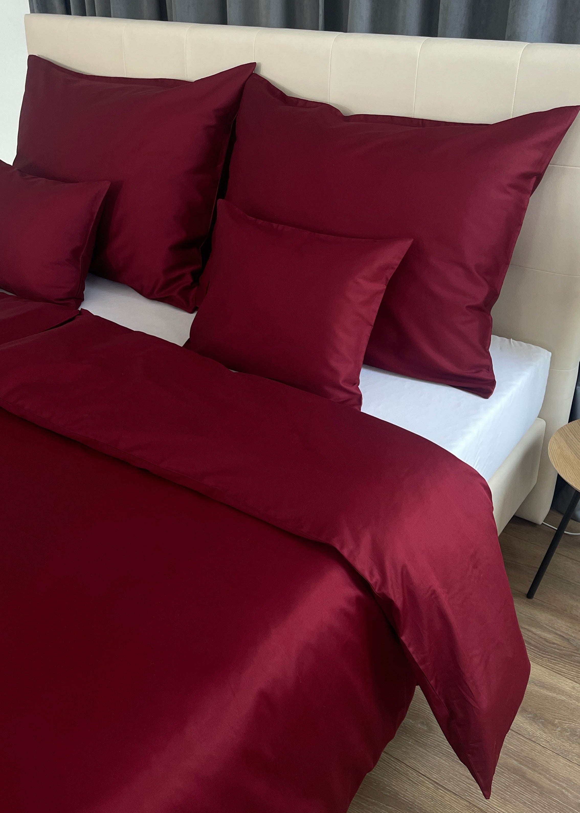 Burgundy Silk ágynemű – időtlen elegancia mély tónusban