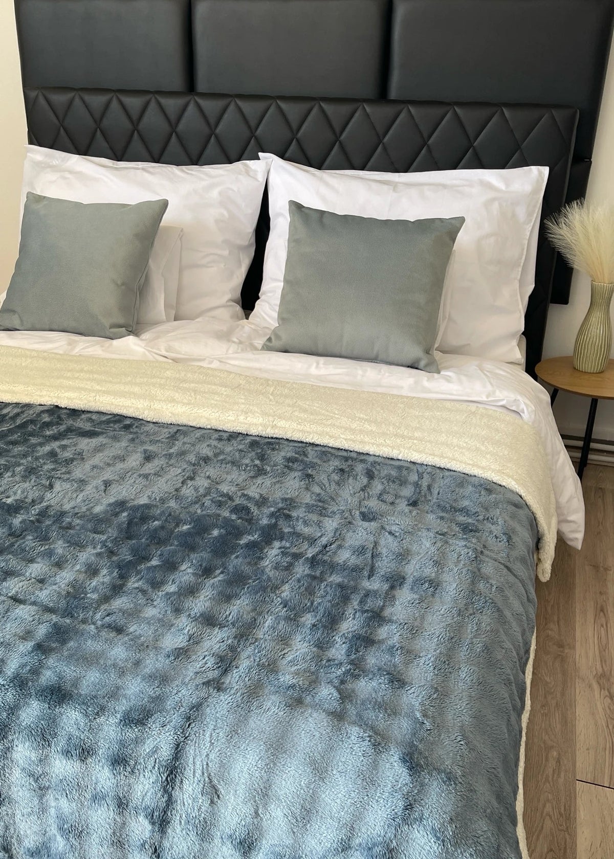 Mittelbraune, weiche Decke