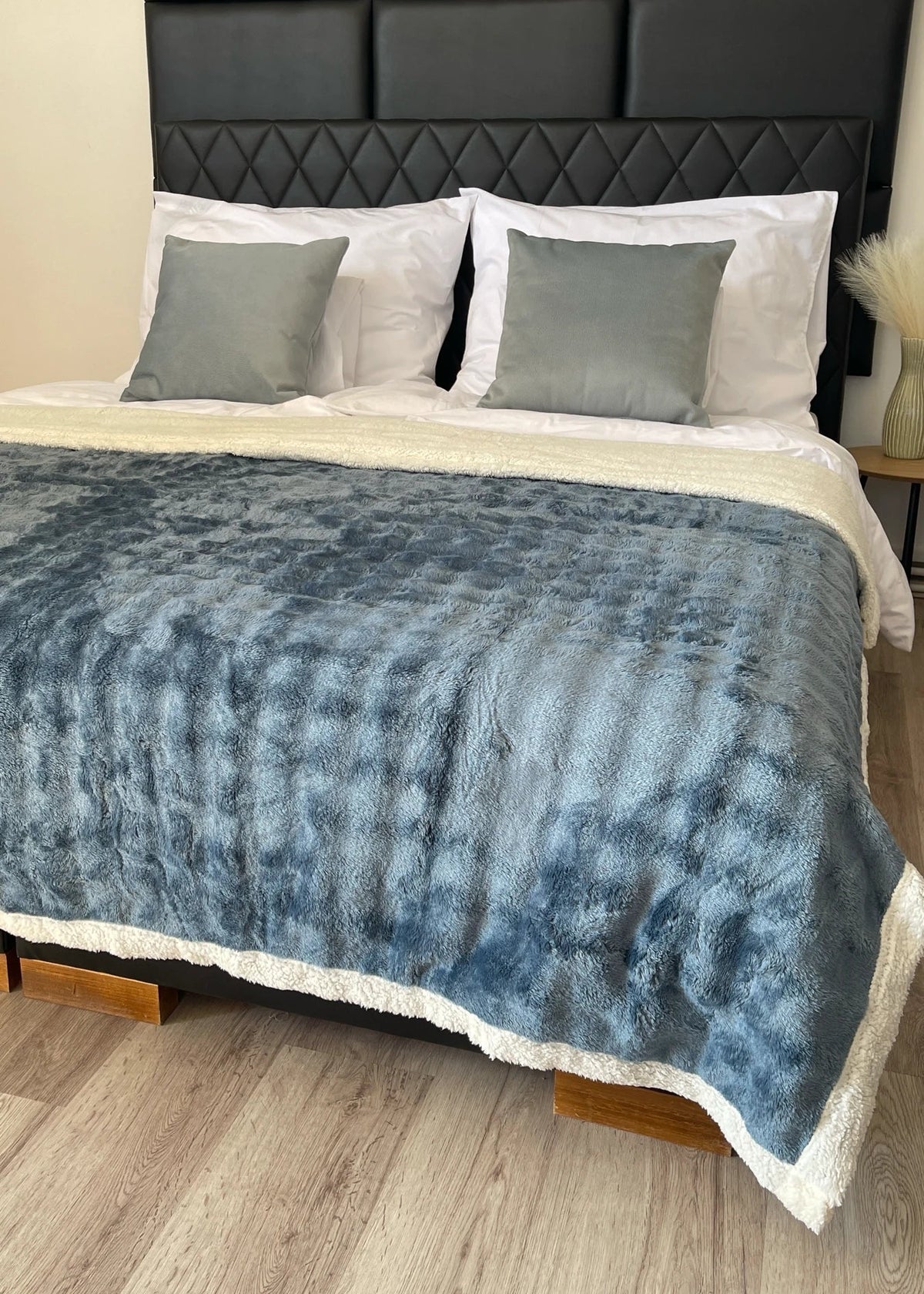 Mittelbraune, weiche Decke