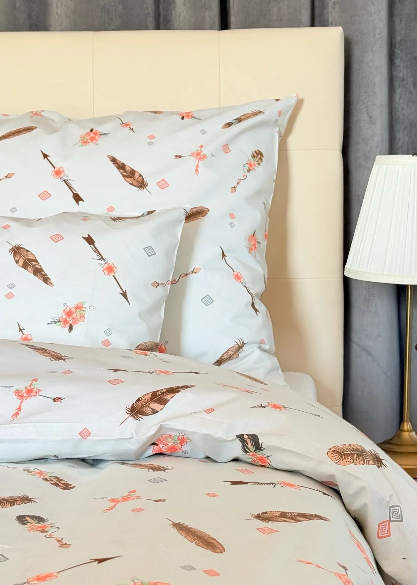 Pamut párnahuzat - Korall bohém toll virágokkal