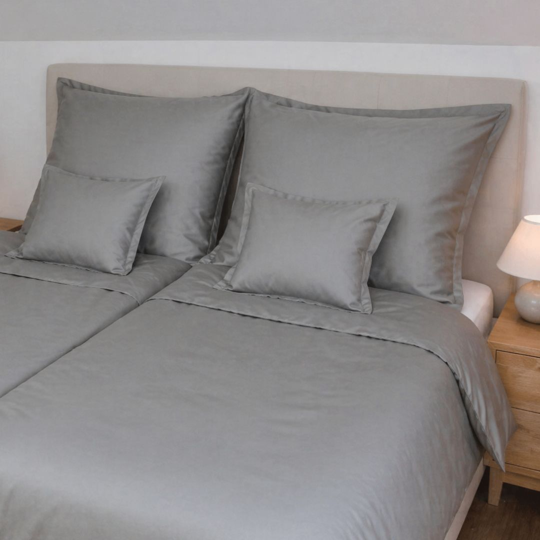 Steel Elegance Satin-Bettwäsche – mit englischer Naht, raffinierten Details