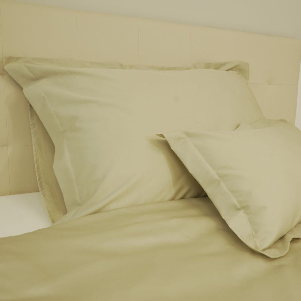 Champagne Elegance Satin-Bettwäsche – mit englischem Saum, dezenter Luxus