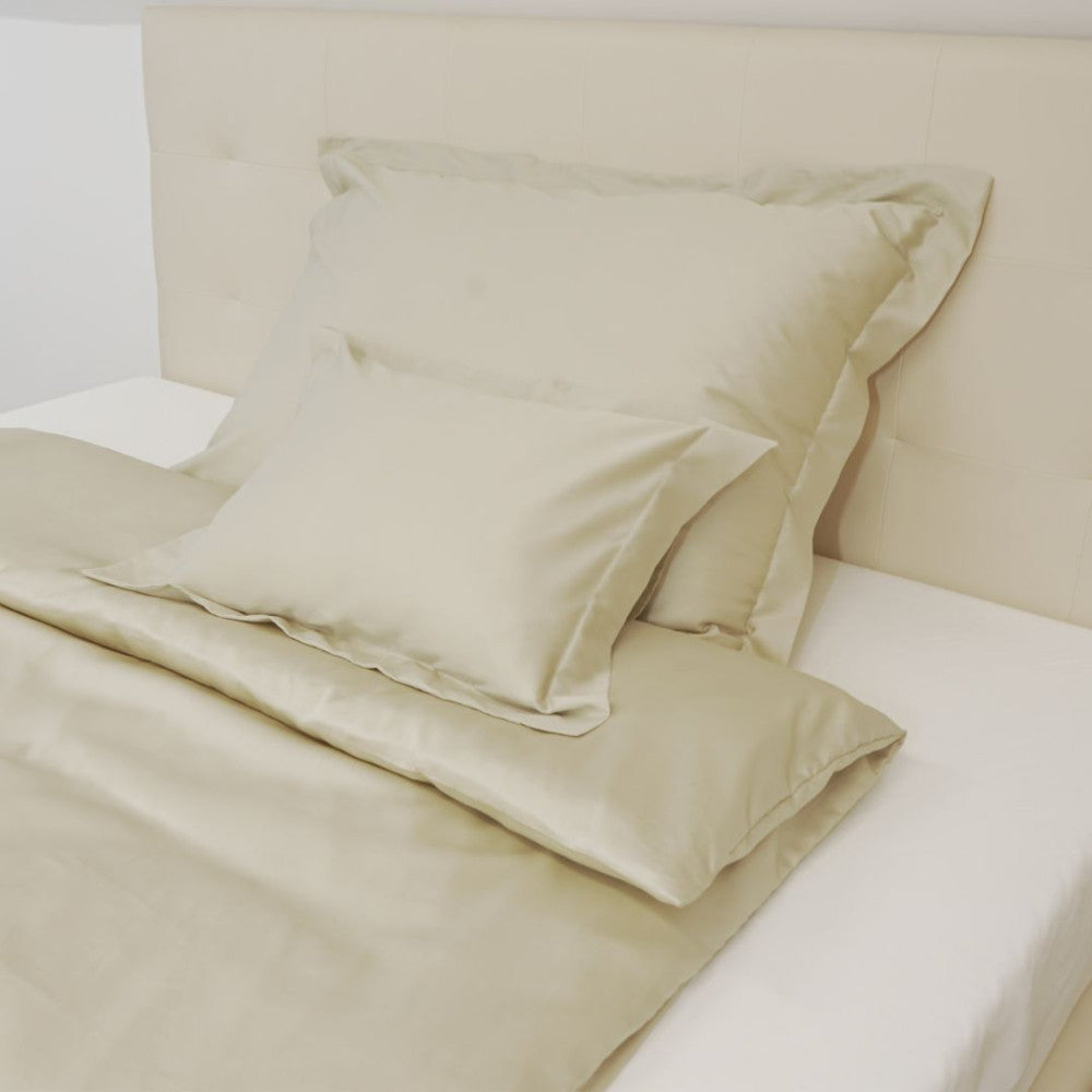 Champagne Elegance satin duvet cover – with English border, delicate luxury