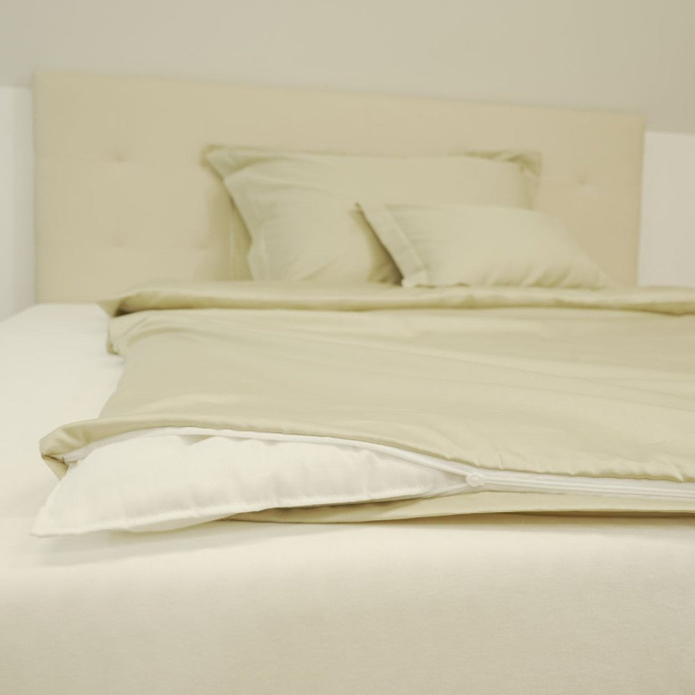 Champagne Elegance satin duvet cover – with English border, delicate luxury