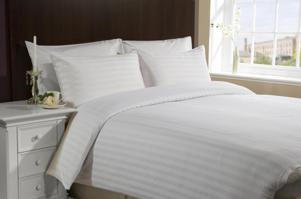 Hotel-Kissenbezug mit Damaststreifen – 100 % Baumwolle – umgeschlagen – 140 g/m² – verpackt