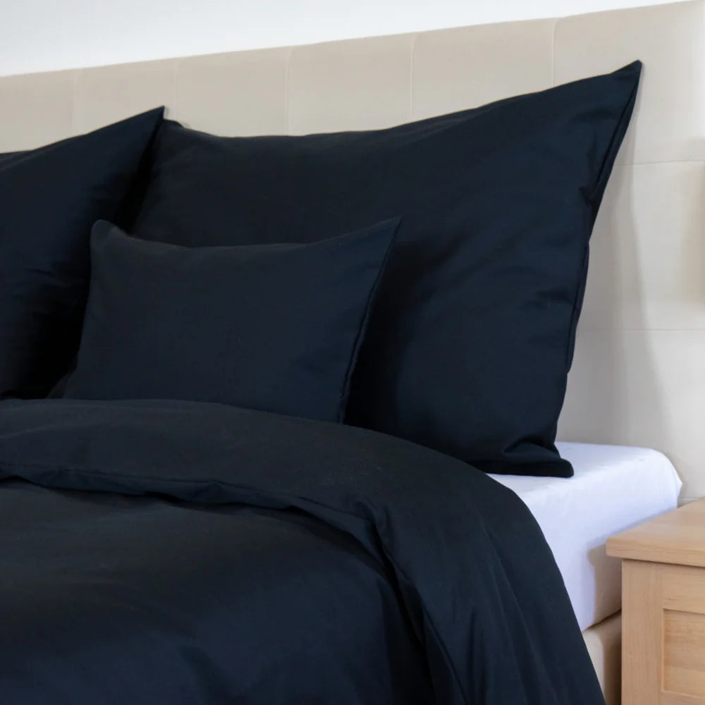 Fekete színű szatén párnahuzat - TC 300