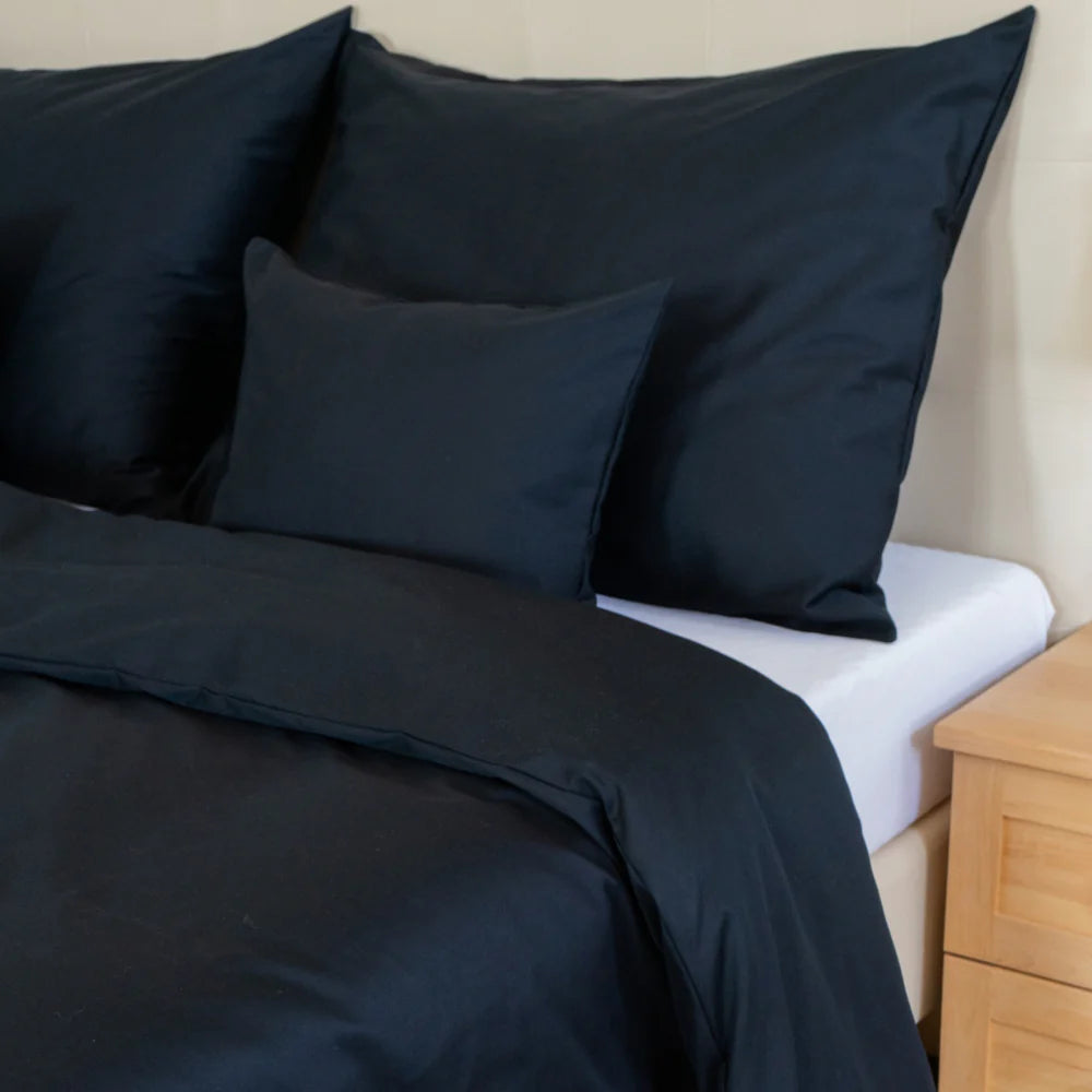 Fekete színű szatén párnahuzat - TC 300