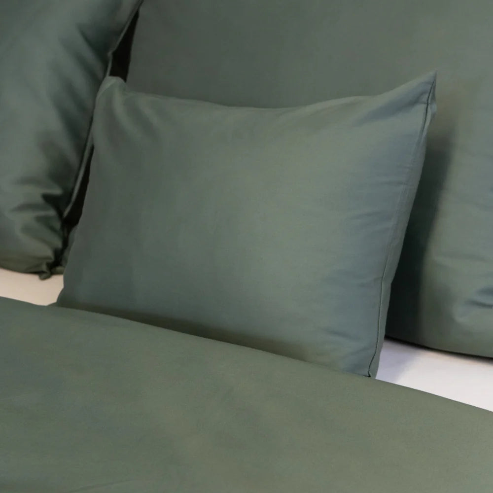 Olivazöld színű szatén párnahuzat - TC 300