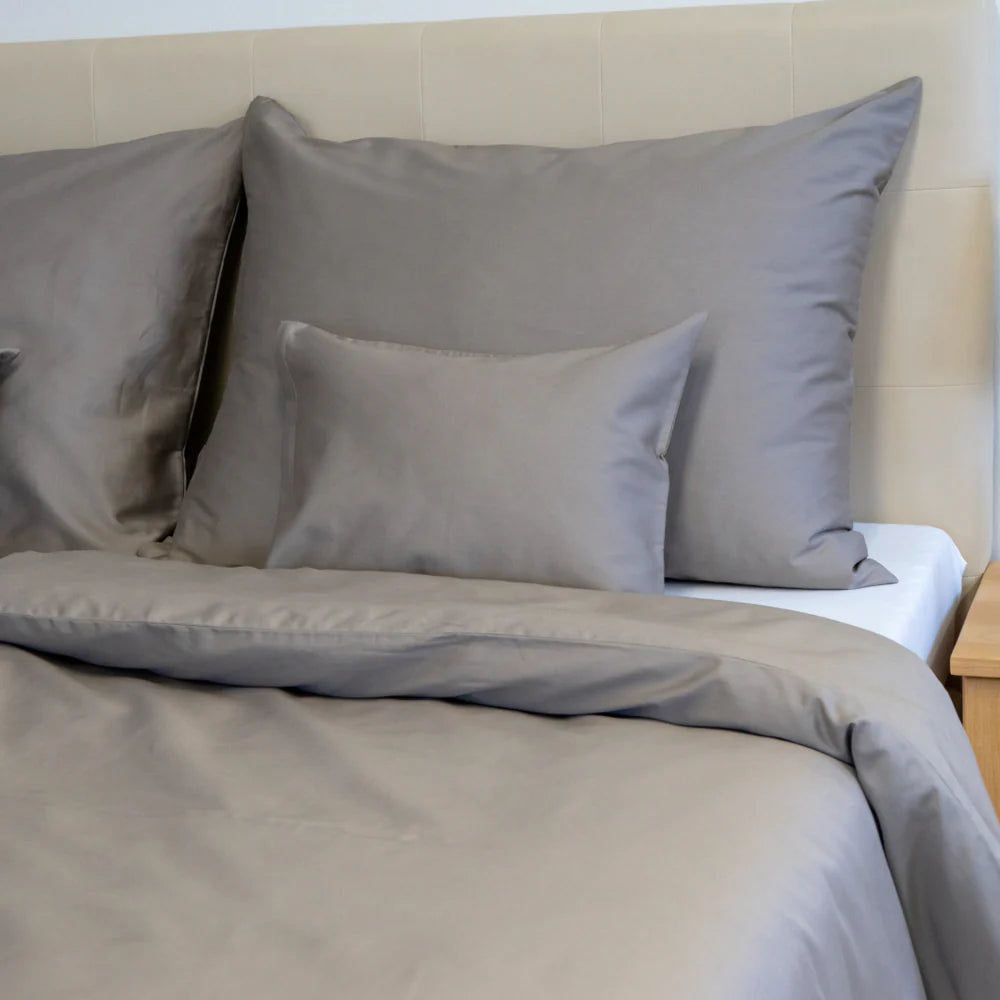 Taupe szatén párnahuzat - kifinomult elegancia - TC 300