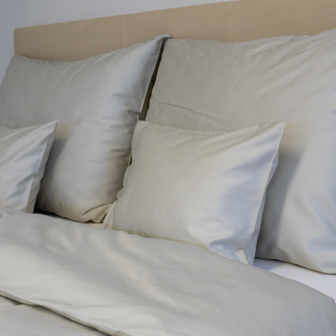 Silver satin bedding set – cool harmony, timeless style