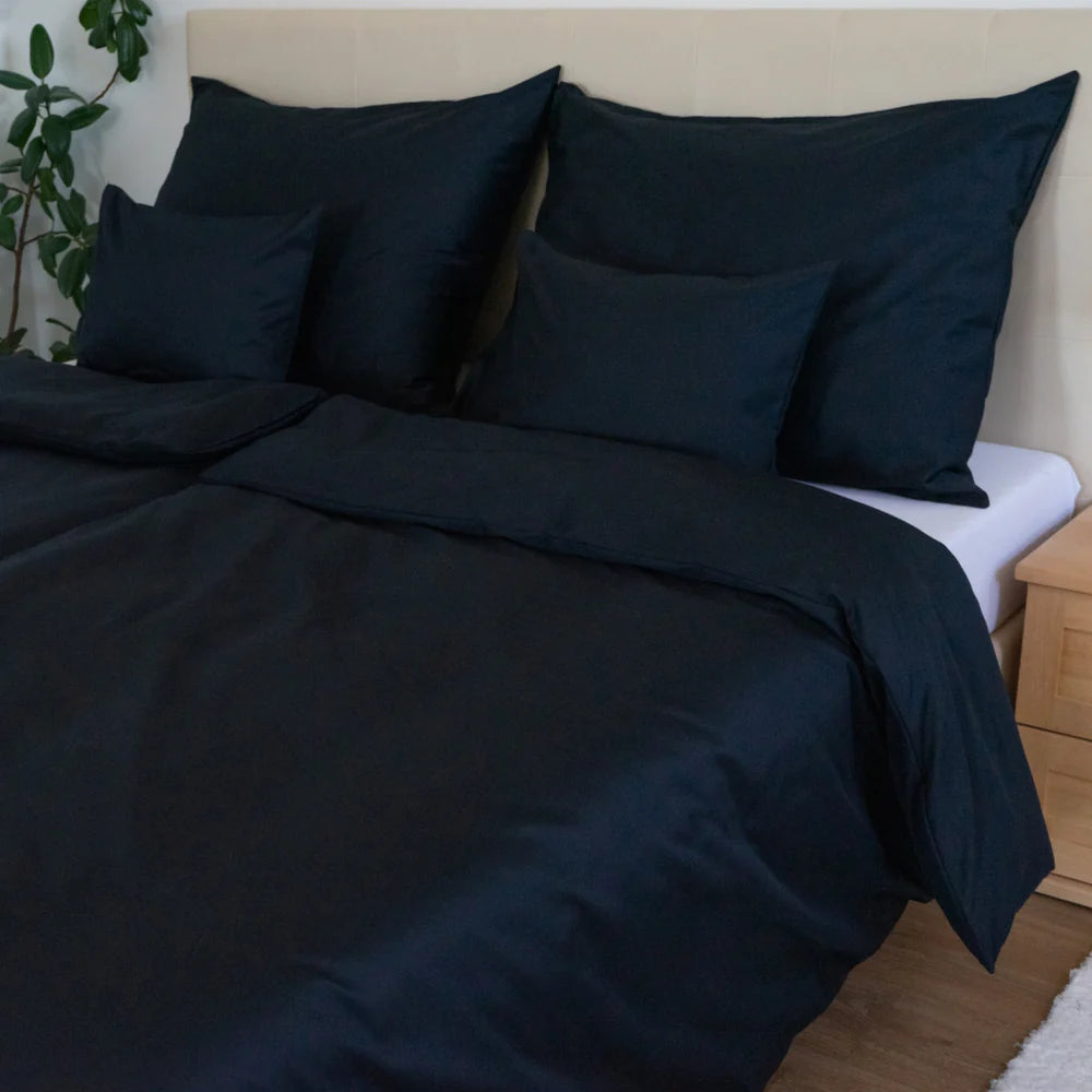 Noir szatén párnahuzat – időtlen, letisztult luxus - TC 300